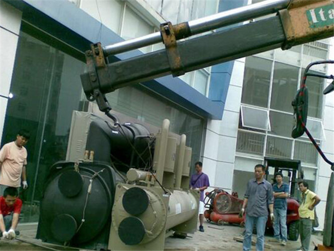 湖南随车吊和汽车吊的核心区别是什么？哪种更省钱？